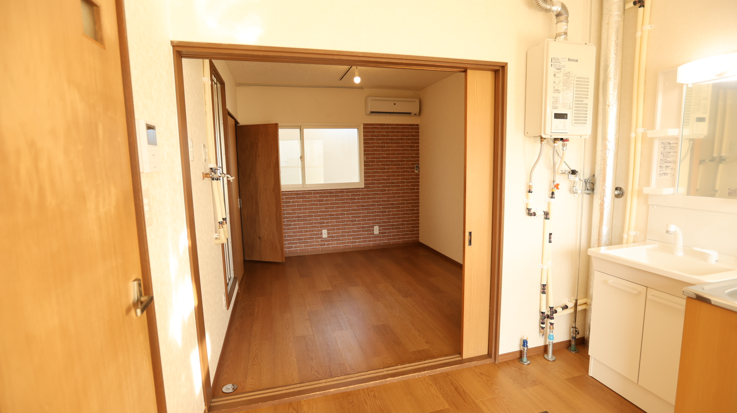 エポック近文駅前103号室の明るい室内